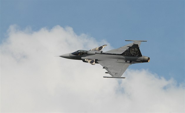 Gripen eských vzduných sil pi nácviku letového vystoupení pro víkendové Dny...