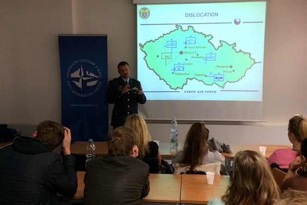 Operace NATO a vzdušné síly Armády ČR: debata se studenty v IC NATO (8.10. 2014)