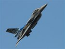Letoun F-16 eckho Zeus Demo Teamu pi ncviku letovho vystoupen pro...