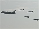 Prlet vzdunch sil esk armdy - Airbus A-319 doprovzej dva letouny L-159...