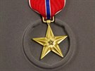 Bronzov hvzda (Bronze Star Medal). tvrt nejvy ocenn americk armdy,...