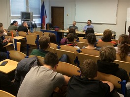Přednáška a debata na téma „Česká republika a mezinárodní bezpečnost v 21. století“ s Václavem Marhoulem pro studenty SŠ Trivis v Praze (4.2.2015)