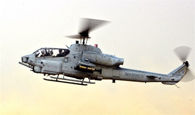 Vrtulník AH-1 Cobra americké námoní pchoty pi nasazení v Iráku (záí 2008)