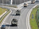 Americk konvoj v Polsku, nkolik kilometr ped hraninm pechodem v Bohumn