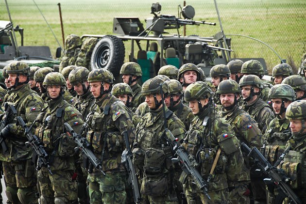Chrudimtí výsadkái bhem cviení Sil velmi rychlé reakce NATO