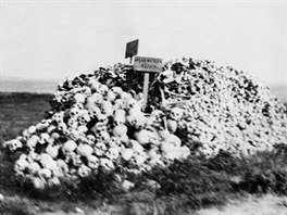 Hromada z ostatk tureckch vojk na Gallipoli
