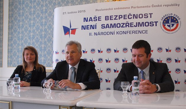 Bývalý polský prezident Aleksander Kwaśniewski a předseda poslanecké sněmovny...