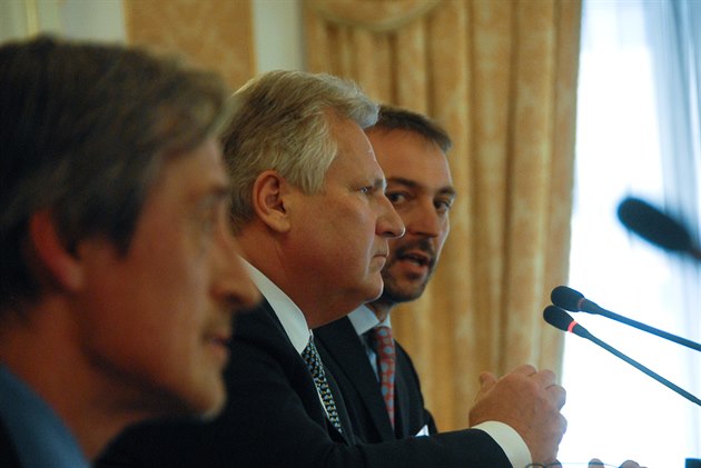 Bývalý polský prezident Aleksander Kwaniewski na národní konferenci "Nae...