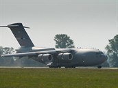 Letoun C-17 Globemaster na letiti v Pardubicch