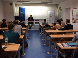 Současné bezpečnostní výzvy pro NATO a role USA v jeho rámci: přednáška Tomáše Klvani pro studenty Českého modelu amerického kongresu (17.6.2015)