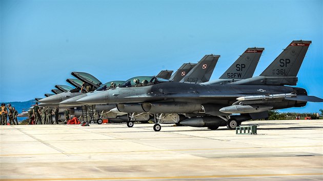 Americké a polské letouny F-16 na cviení Trident Juncture. Ilustraní foto. 
