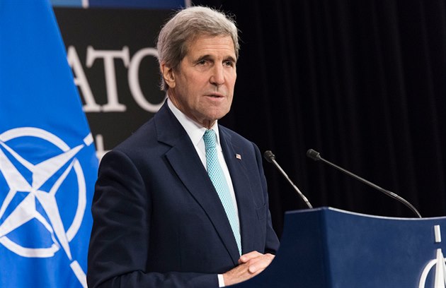 Americký ministr zahranií John Kerry v centrále NATO