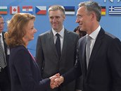 Černá Hora dostala pozvánku do NATO. Vicepremiér Igor Lukšič a ministryně...