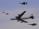Bombardr B-52 v doprovodu americkch a jihokorejskch sthaek nad Osanem