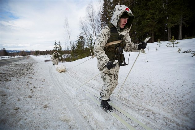 Finští vojáci během zimního cvičení Cold Response v Norsku
