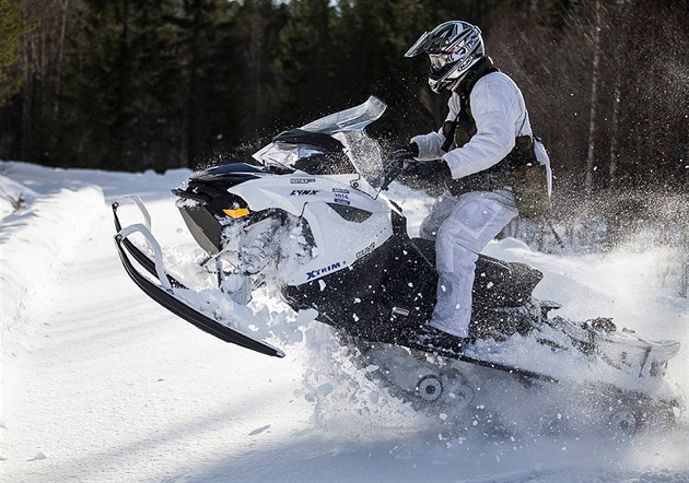 Speciální norská jednotka rychlé reakce na skútrech bhem zimního cviení Cold...