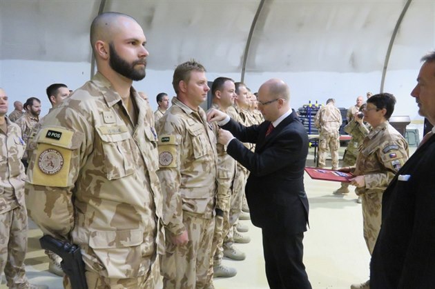 Premiér Bohuslav Sobotka u eských voják v Afghánistánu