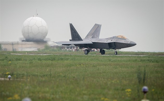 Americký letoun F-22 Raptor v Rumunsku