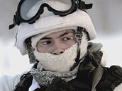 Ruský výsadkář během cvičení v arktických oblastech