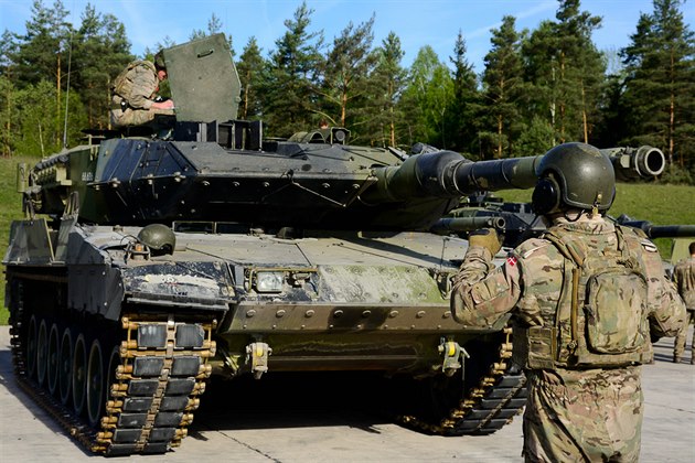 Tank Leopard dánské armády během závodu v Bavorsku