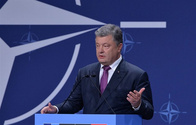 Ukrajinský prezident Petro Poroenko na summitu NATO ve Varav