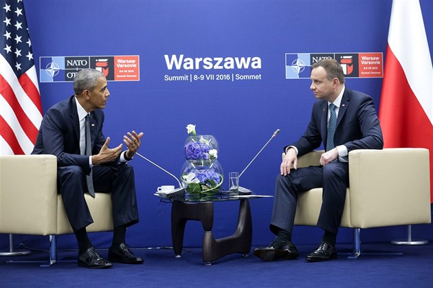 Americký prezident Barack Obama během schůzky se svým polským protějškem...