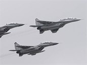 Slovensk a polsk letouny MiG-29 bhem ncviku na podveern hromadn prlet...