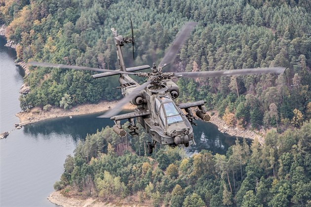 Americký AH-64 Apache na cviení Ample Strike