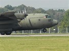 Transportn letoun C-130 Hercules rakouskho letectva pistv na monovskm...