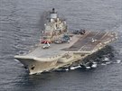 Rusk letadlov lo Admirl Kuzncov na snmku z norskho hldkovho letounu...