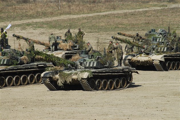 Cvičení „Mobilizace 2017“. Ostrými tankovými střelbami na Libavé vyvrcholily...