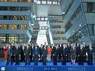 Spolen fotka ldr NATO v novm bruselskm sdle Aliance