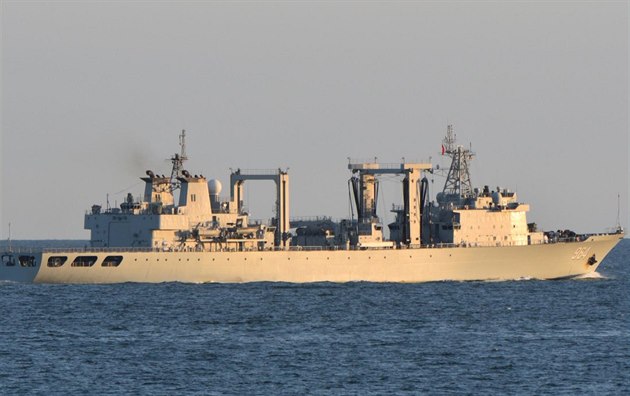 Podpůrná loď čínského námořnictva Luomaho v Severním moři