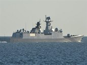 Čínská raketová fregata Jün-čcheng v Severním moři
