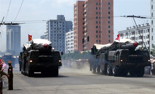 Severokorejské balistické rakety na vojenské přehlídce (ilustrační foto)