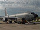 Americký tanker KC-135 na pardubickém letišti