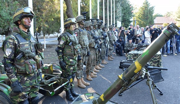 Rumunský 26. pěší pluk přezdívaný "Rudí škorpioni" tvoří jádro nové vícenárodní...
