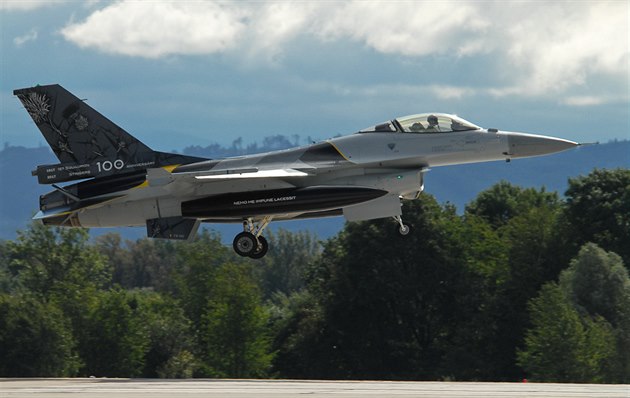Letoun F-16 belgických vzduných sil na Dnech NATO v Ostrav