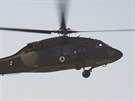 Prvn z darovanch americkch vrtulnk UH-60 Black Hawk v barvch afghnskch...