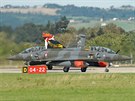 Francouzsk pedvdc tm Couteau Delta s dvojic letoun Mirage 2000D na...
