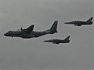 Zahajovací prlet Dn NATO v Ostrav. CASA C-295 v doprovodu dvojice L-159 Alca