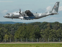 Transportn stroj CASA polskho letectva na Dnech NATO v Ostrav