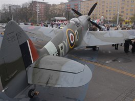 Model letounu Spitfire, se kterm generl karvada ve slubch RAF tak ltal