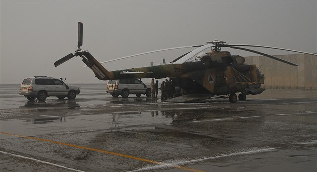 Afghánská vrtulníková letka používá stroje Mi-17, které má ve výzbroji i česká...