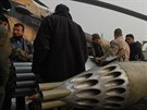 Čeští specialisté na kábulském letišti cvičí a radí afghánským letcům a...