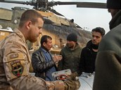 Čeští specialisté na kábulském letišti cvičí a radí afghánským letcům a pozemnímu personálu
