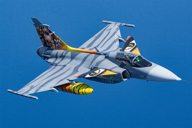 Pilot Ivo Kardo s Gripenem bhem Eurasia Airshow v Turecku