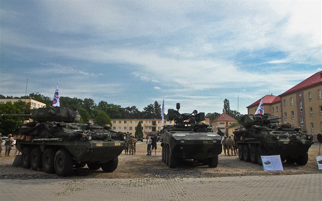 Obrnnce Stryker americké armády bhem zastávky konvoje ve Staré Boleslavi....