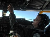 Posádka tankeru KC-135 Národní gardy z Nebrasky během cvičení Sky Avenger nad...