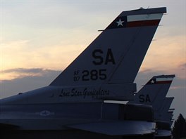 Letoun F-16 texask Nrodn gardy na slavsk zkladn